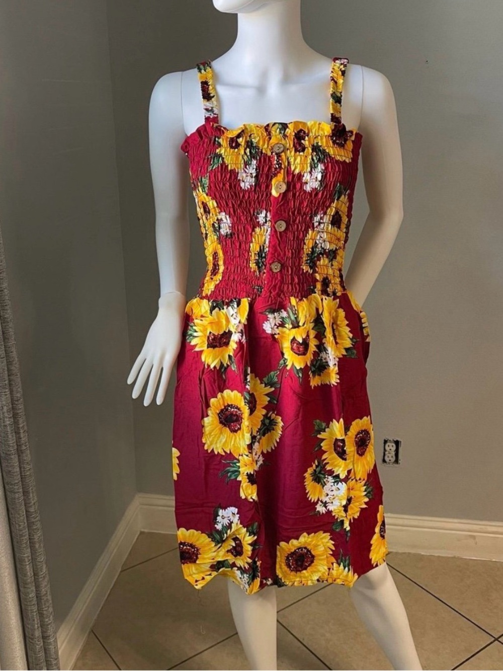 New Women’s RED Sunflower 
mini Dress size XL
Perfect for size 12
Floral - Picture 3 of 7